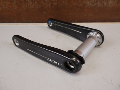 Kurbel von Sram, SRAM RED XPLR Wide Carbon Kurbelarme E1 160 mm 8-Bolt vor USEDBIKES-OB.DE Hintergrund