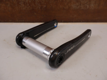 Kurbel von Sram, SRAM RED XPLR Wide Carbon Kurbelarme E1 160 mm 8-Bolt vor USEDBIKES-OB.DE Hintergrund