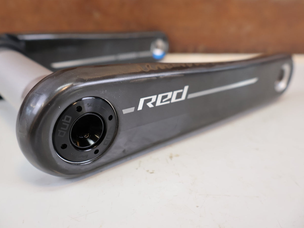 Kurbel von Sram, SRAM RED XPLR Wide Carbon Kurbelarme E1 160 mm 8-Bolt vor USEDBIKES-OB.DE Hintergrund