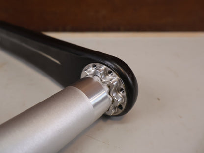 Kurbel von Sram, SRAM RED XPLR Wide Carbon Kurbelarme E1 170 mm 8-Bolt vor USEDBIKES-OB.DE Hintergrund