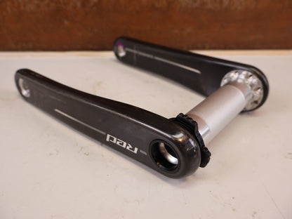 Kurbel von Sram, SRAM RED XPLR Wide Carbon Kurbelarme E1 170 mm 8-Bolt vor USEDBIKES-OB.DE Hintergrund