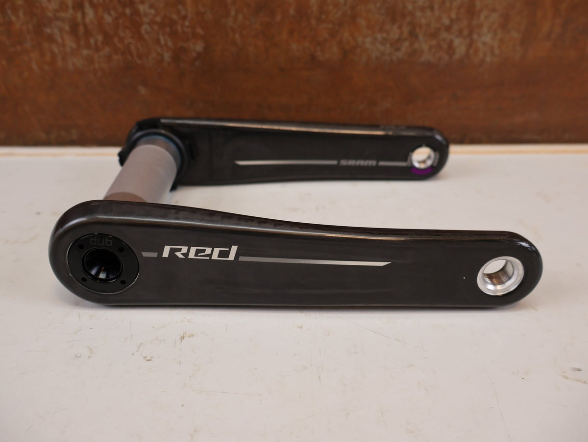 Kurbel von Sram, SRAM RED XPLR Wide Carbon Kurbelarme E1 170 mm 8-Bolt vor USEDBIKES-OB.DE Hintergrund