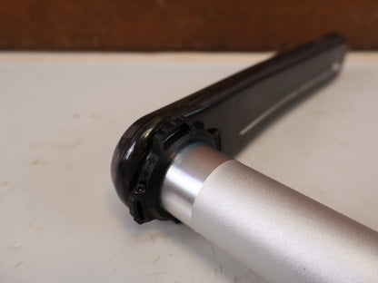 Kurbel von Sram, SRAM RED XPLR Wide Carbon Kurbelarme E1 170 mm 8-Bolt vor USEDBIKES-OB.DE Hintergrund