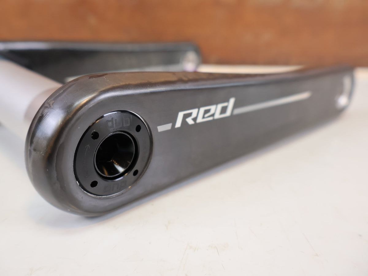 Kurbel von Sram, SRAM RED XPLR Wide Carbon Kurbelarme E1 170 mm 8-Bolt vor USEDBIKES-OB.DE Hintergrund