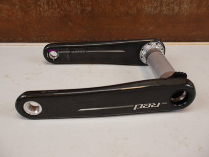 Kurbel von Sram, SRAM RED XPLR Wide Carbon Kurbelarme E1 170 mm 8-Bolt vor USEDBIKES-OB.DE Hintergrund