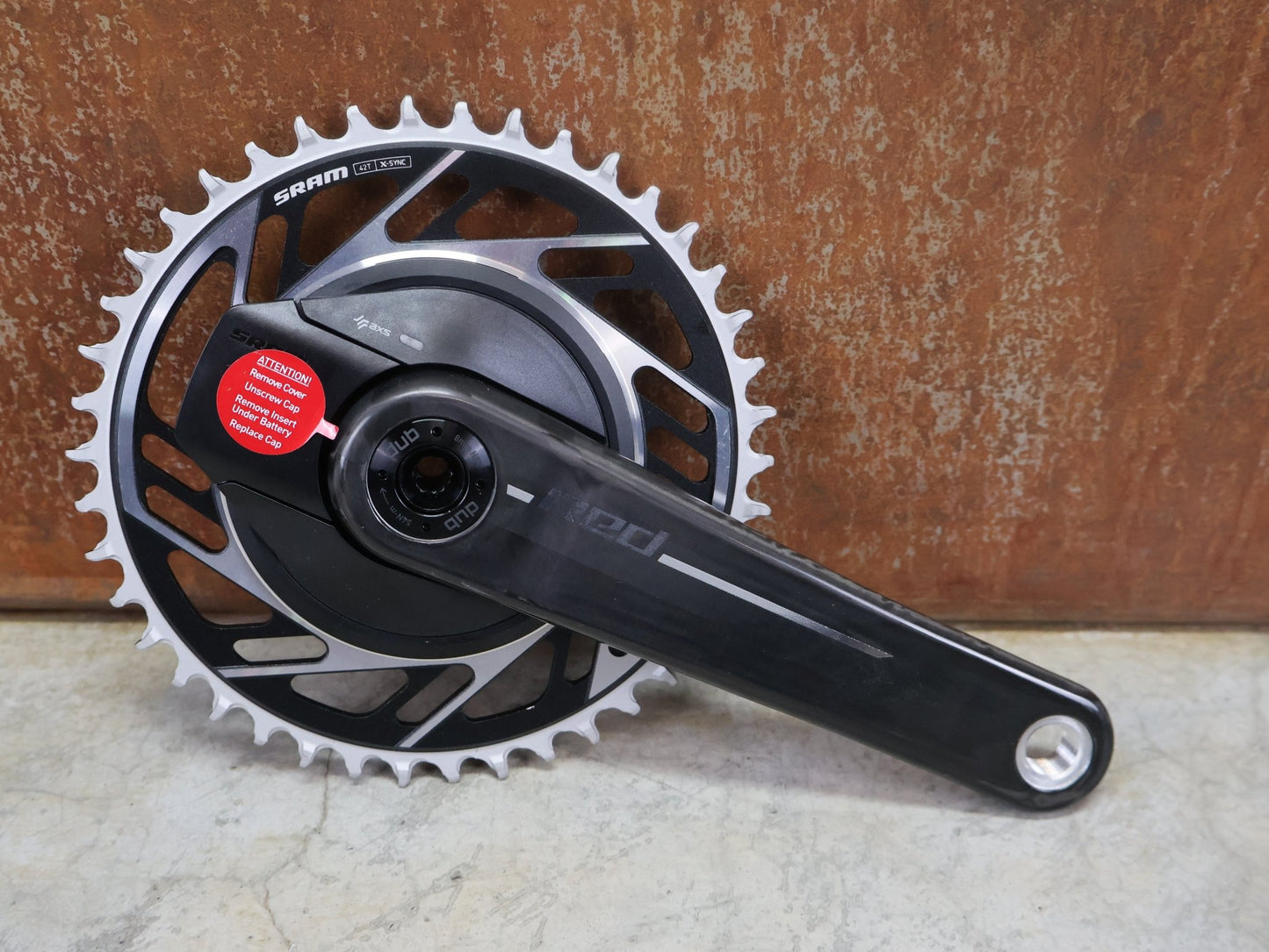 Powermeter von Sram, SRAM RED XPLR WIDE QUARQ POWERMETER KURBEL E1 / 42 ZÄHNE / 172.5MM vor USEDBIKES - OB.DE Hintergrund