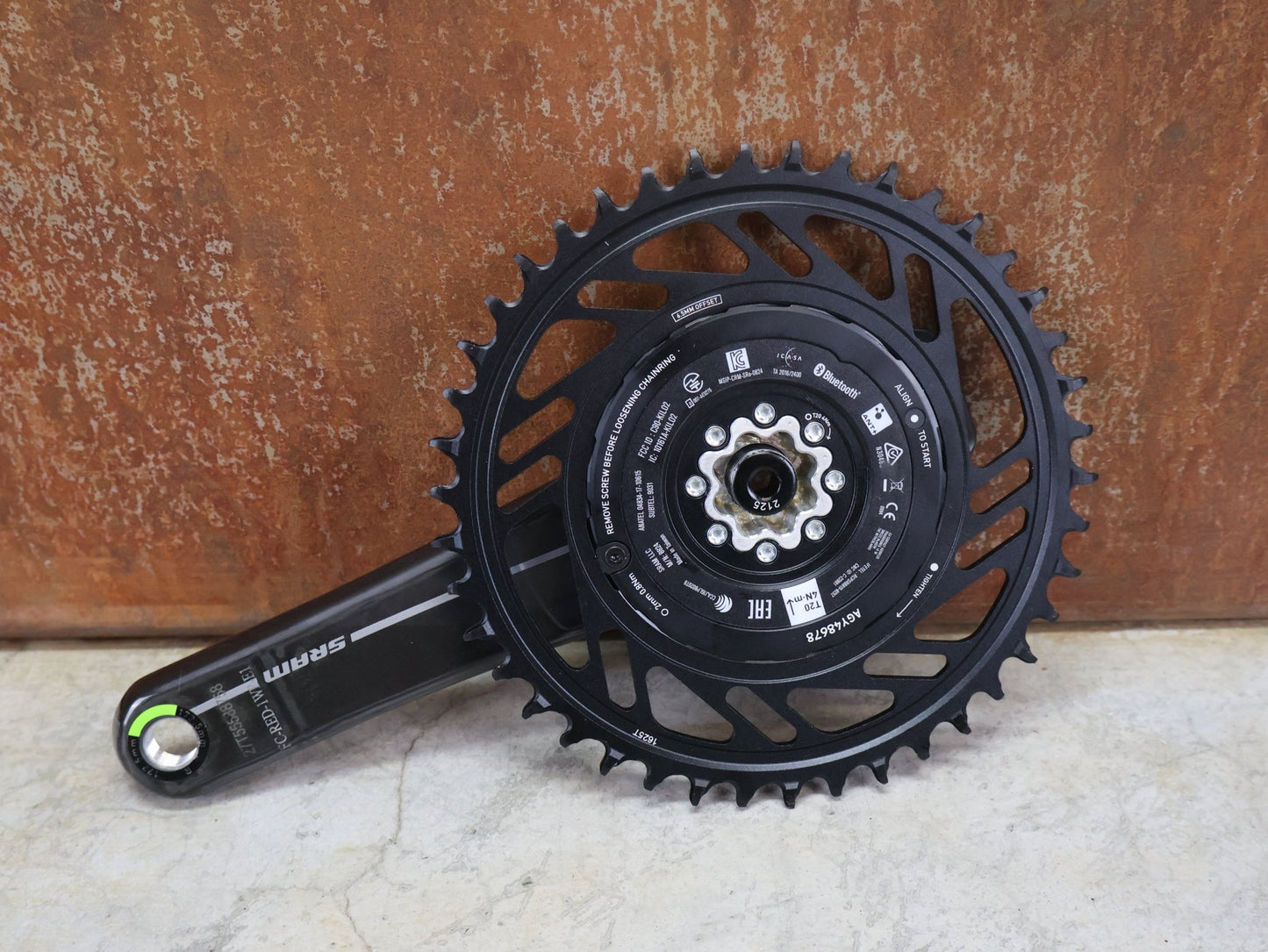 Powermeter von Sram, SRAM RED XPLR WIDE QUARQ POWERMETER KURBEL E1 / 42 ZÄHNE / 172.5MM vor USEDBIKES - OB.DE Hintergrund