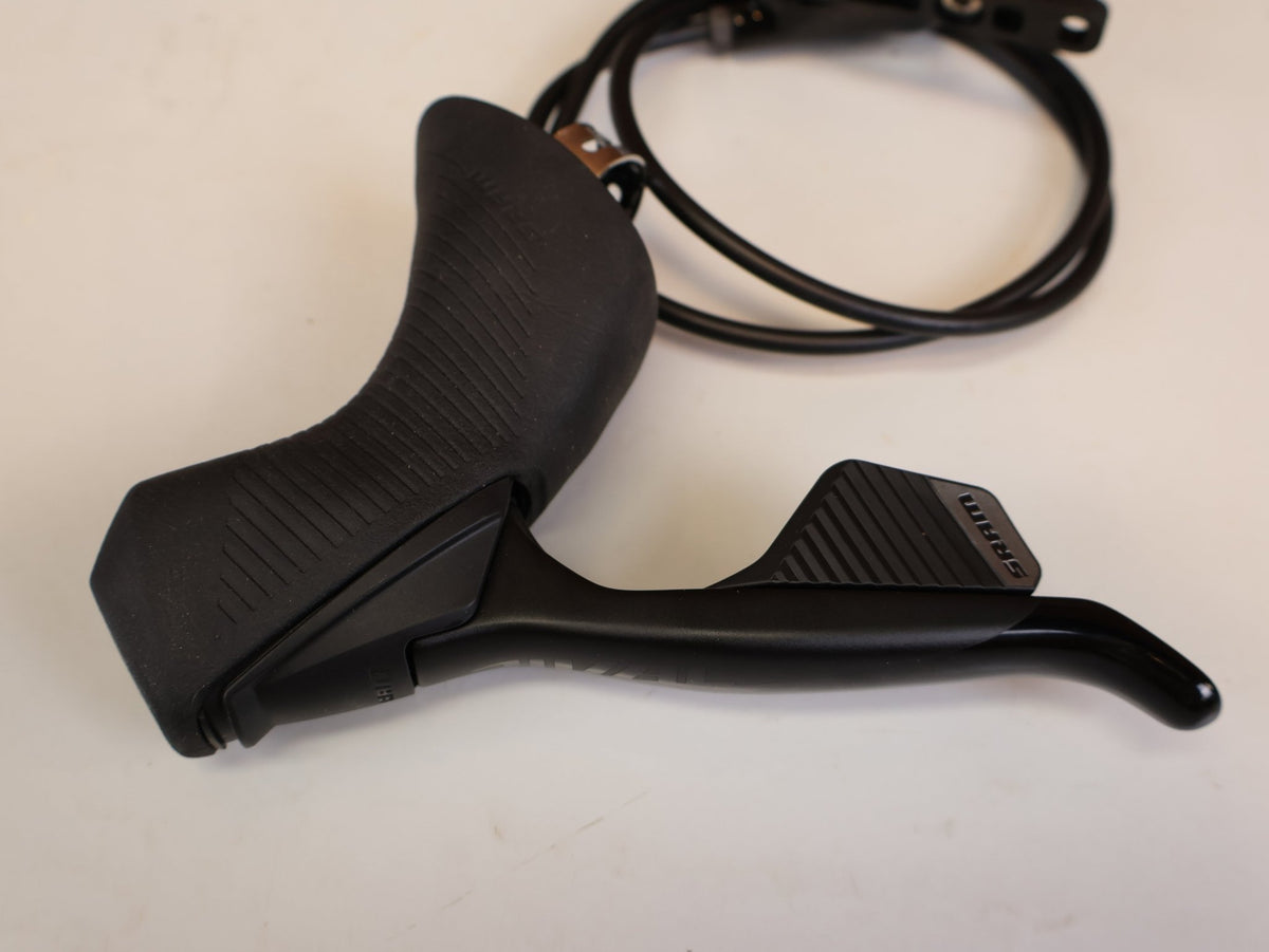 Brems-/ Schalthebel von Sram, SRAM RIVAL AXS D1 SCHEIBENBREMSE SET / FLATMOUNT vor USEDBIKES-OB.DE Hintergrund