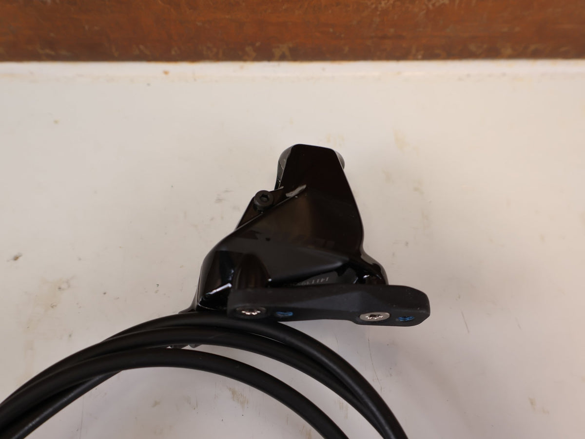 Brems-/ Schalthebel von Sram, SRAM RIVAL AXS D1 SCHEIBENBREMSE SET / FLATMOUNT vor USEDBIKES-OB.DE Hintergrund
