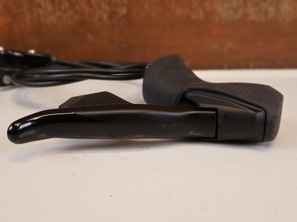 Brems-/ Schalthebel von Sram, SRAM RIVAL AXS D1 SCHEIBENBREMSE SET / FLATMOUNT vor USEDBIKES-OB.DE Hintergrund