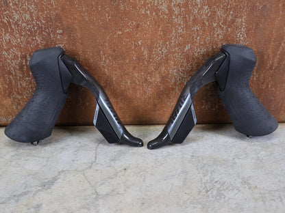 Brems - / Schalthebel von Sram, SRAM RIVAL AXS E1 SCHALT - BREMSHEBEL SET / 12 - FACH / DISC / FLAT MOUNT / INKL. ADAPTER vor USEDBIKES - OB.DE Hintergrund