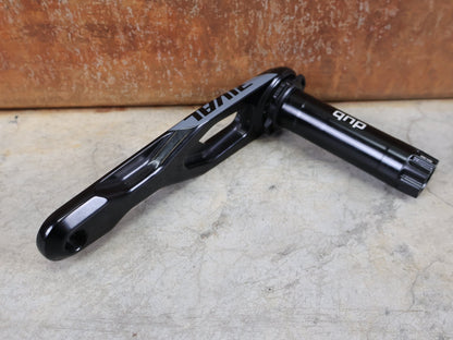 Kurbel von Sram, SRAM RIVAL DUB ROAD KURBEL E1 / 2X12 - FACH / 48 - 35 ZÄHNE / 175 MM / 789G vor USEDBIKES - OB.DE Hintergrund