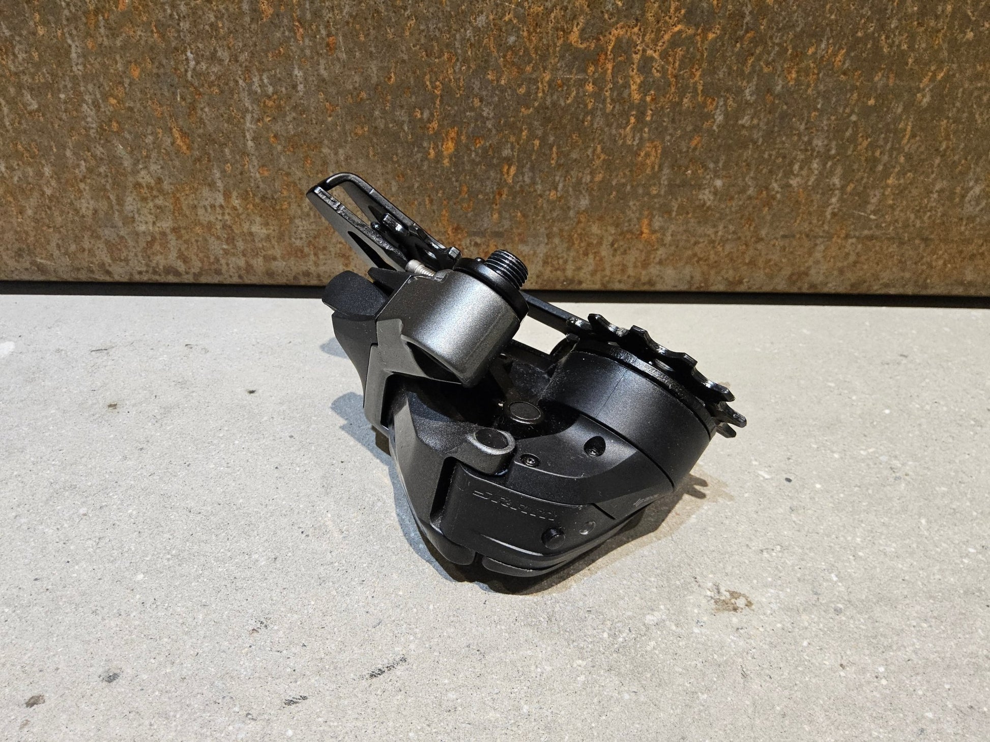 Schaltungsteile von Sram, SRAM RIVAL ETAP AXS SCHALTWERK 12 FACH / MAX 36 ZÄHNE vor USEDBIKES - OB.DE Hintergrund