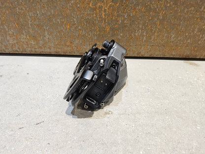 Schaltungsteile von Sram, SRAM RIVAL ETAP AXS SCHALTWERK 12 FACH / MAX 36 ZÄHNE vor USEDBIKES - OB.DE Hintergrund