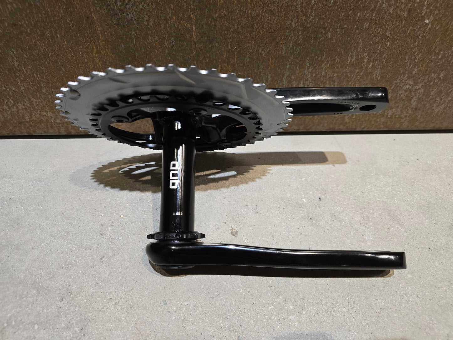 Kurbel von Sram, SRAM RIVAL QUARQ KURBEL / POWERMETER / 48/35 ZÄHNE / 165MM - 175MM vor USEDBIKES - OB.DE Hintergrund