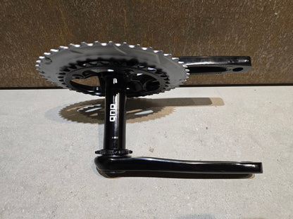 Kurbel von Sram, SRAM RIVAL QUARQ KURBEL / POWERMETER / 48/35 ZÄHNE / 165MM - 175MM vor USEDBIKES - OB.DE Hintergrund
