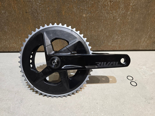 Kurbel von Sram, SRAM RIVAL QUARQ KURBEL / POWERMETER / 48/35 ZÄHNE / 165MM - 175MM vor USEDBIKES - OB.DE Hintergrund