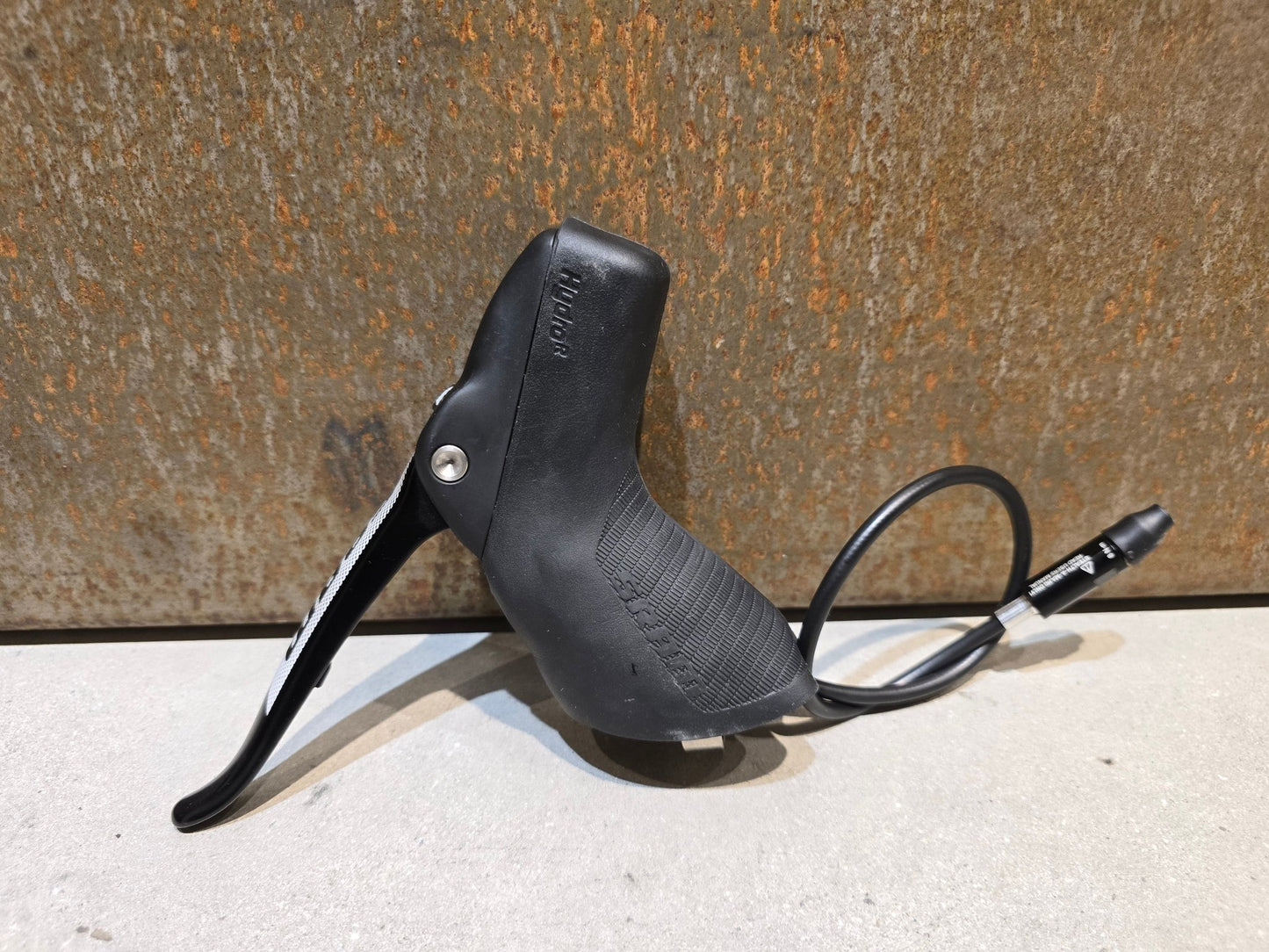 Brems - / Schalthebel von Sram, SRAM SCHALT - / BREMSHEBEL RIVAL 1 / 22 DISC / LINKS / RECHTS / B - WARE in variant_title vor USEDBIKES - OB.DE Hintergrund