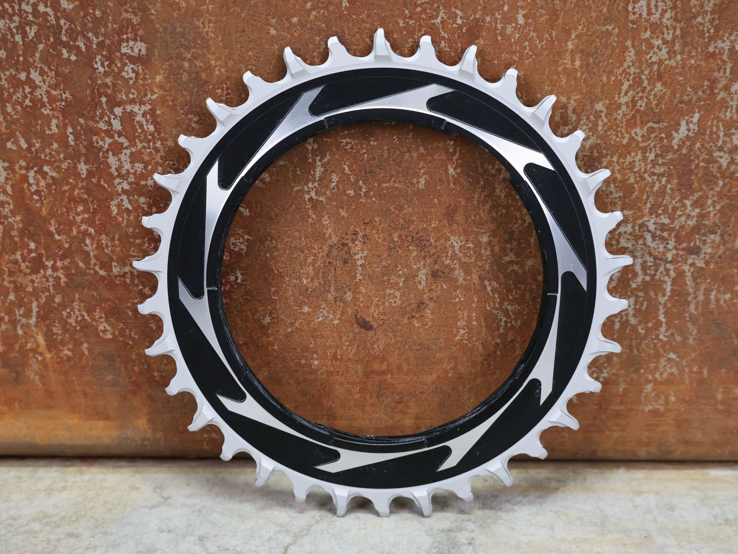 Kettenblatt von Sram, SRAM T - TYPE EAGLE KETTENBLATT FÜR POWERMETER – 34T / 36T – 3 MM OFFSET vor USEDBIKES - OB.DE Hintergrund