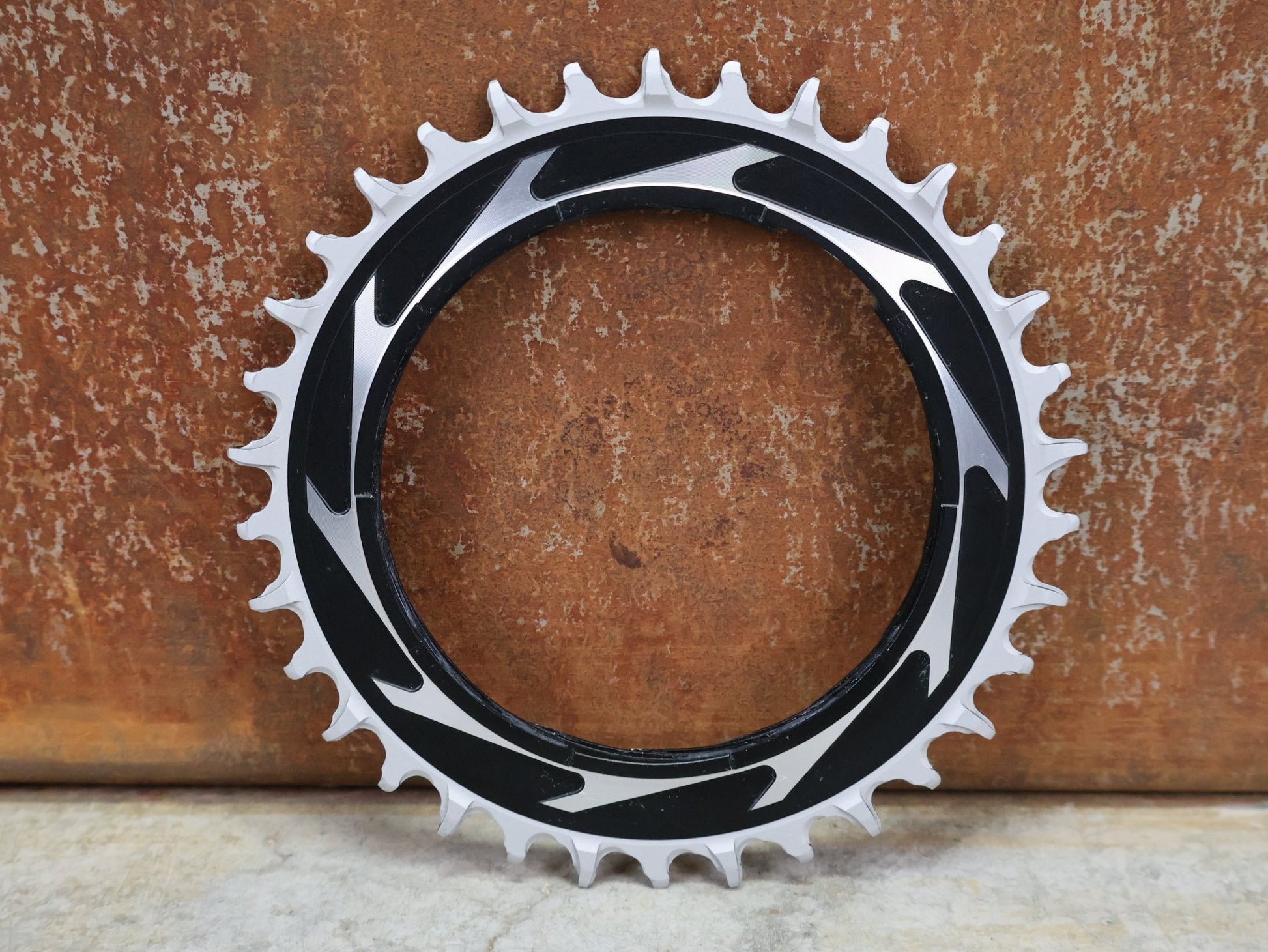 Kettenblatt von Sram, SRAM T - TYPE EAGLE KETTENBLATT FÜR POWERMETER – 34T / 36T – 3 MM OFFSET vor USEDBIKES - OB.DE Hintergrund