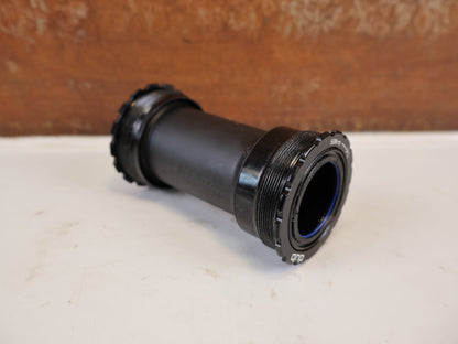 Innenlager von Sram, SRAM T47 DUB ROAD INNENLAGER / 85,5MM / 00.6418.033.000 vor USEDBIKES-OB.DE Hintergrund