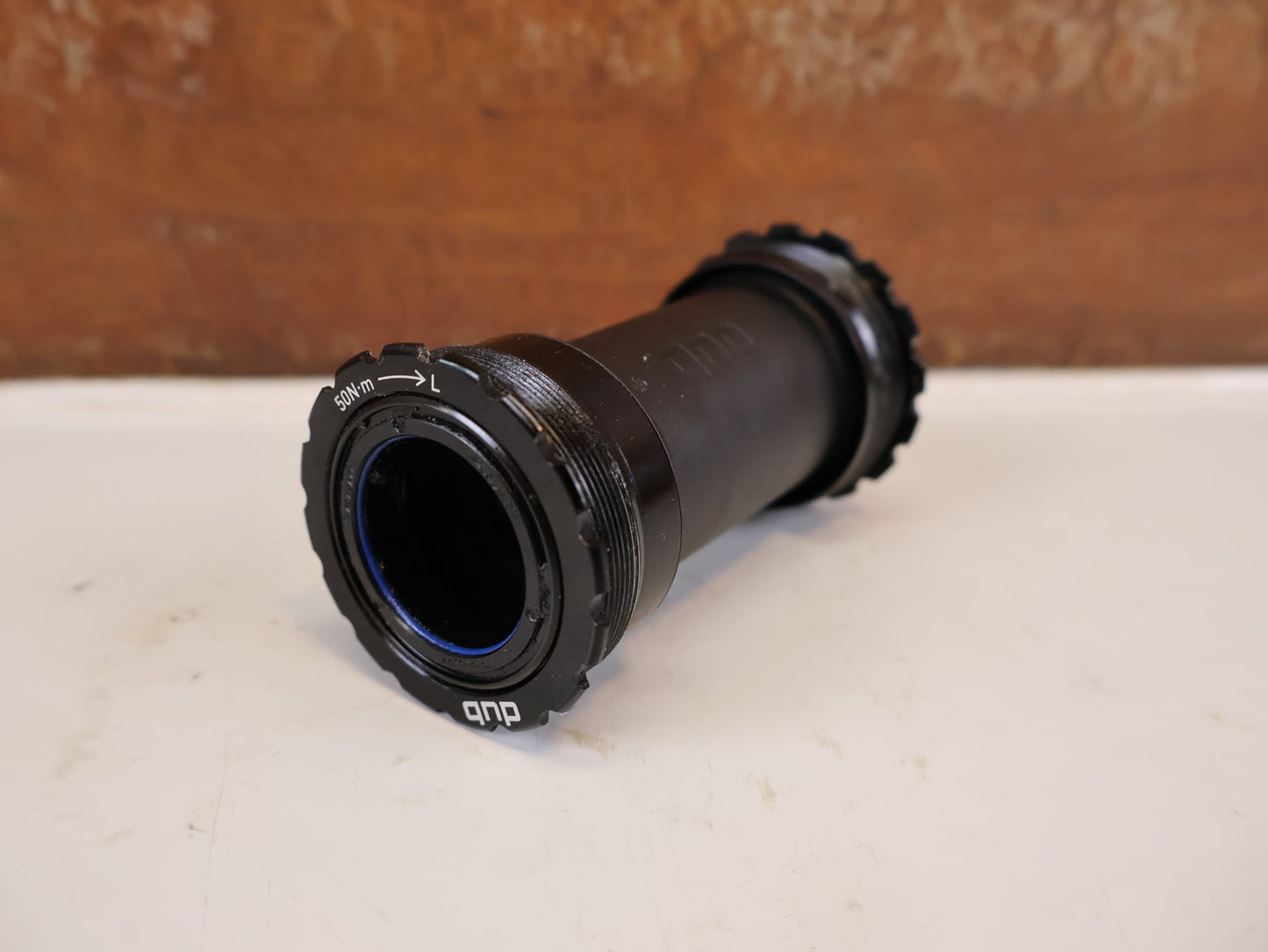 Innenlager von Sram, SRAM T47 DUB ROAD INNENLAGER / 85,5MM / 00.6418.033.000 vor USEDBIKES-OB.DE Hintergrund