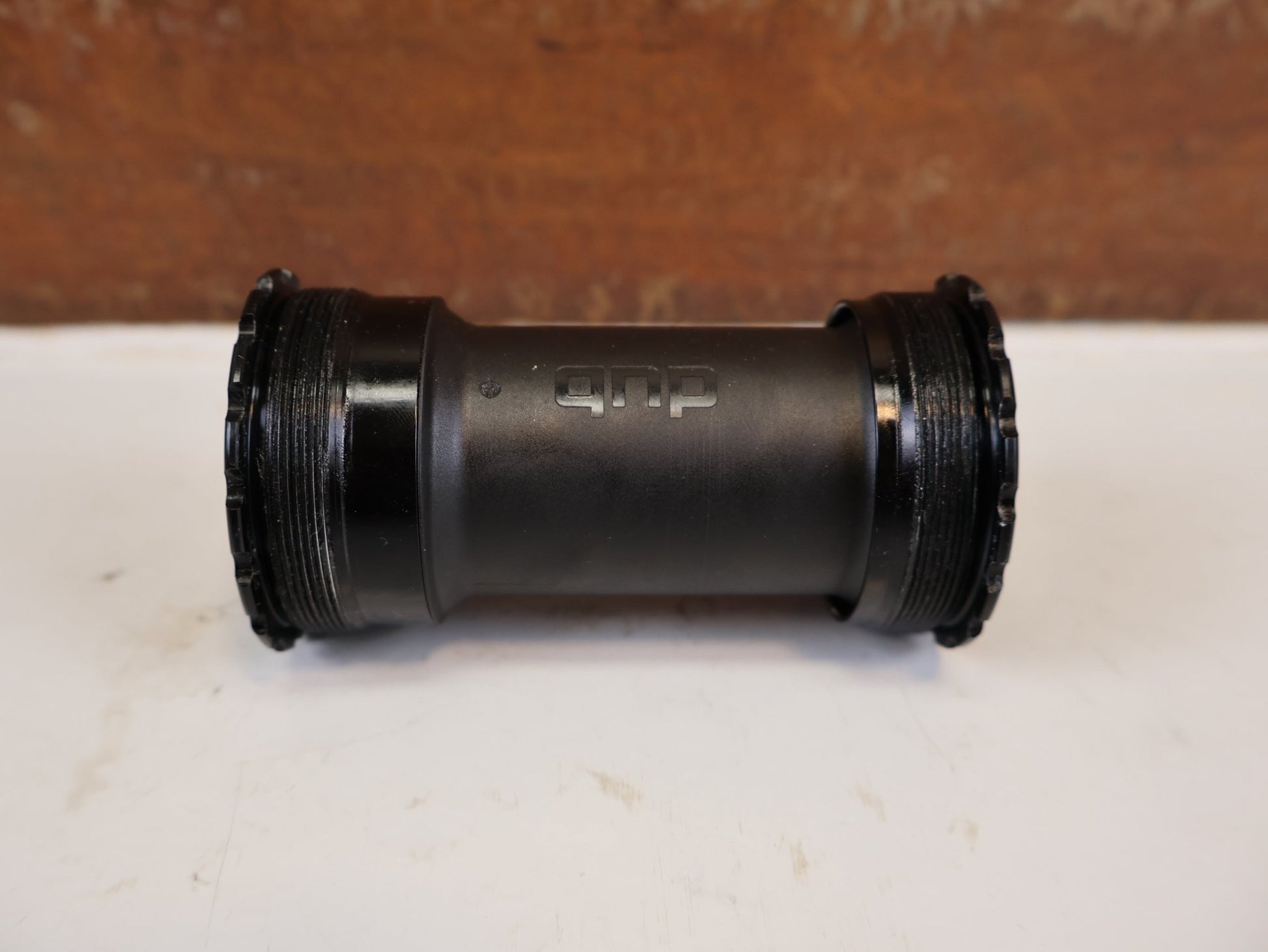 Innenlager von Sram, SRAM T47 DUB ROAD INNENLAGER / 85,5MM / 00.6418.033.000 vor USEDBIKES-OB.DE Hintergrund