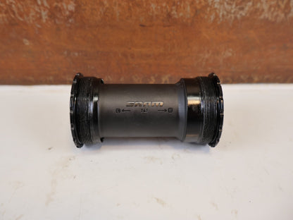 Innenlager von Sram, SRAM T47 DUB ROAD INNENLAGER / 85,5MM / 00.6418.033.000 vor USEDBIKES-OB.DE Hintergrund