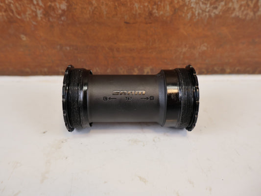 Innenlager von Sram, SRAM T47 DUB ROAD INNENLAGER / 85,5MM / 00.6418.033.000 vor USEDBIKES-OB.DE Hintergrund