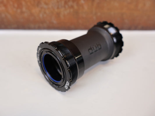 Innenlager von Sram, SRAM T47 DUB ROAD INNENLAGER / 85,5MM / 00.6418.033.000 vor USEDBIKES - OB.DE Hintergrund