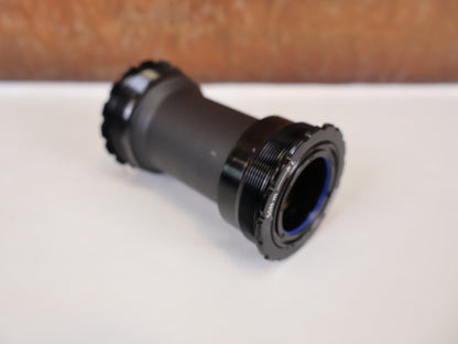 Innenlager von Sram, SRAM T47 DUB ROAD INNENLAGER / 85,5MM / 00.6418.033.000 vor USEDBIKES - OB.DE Hintergrund