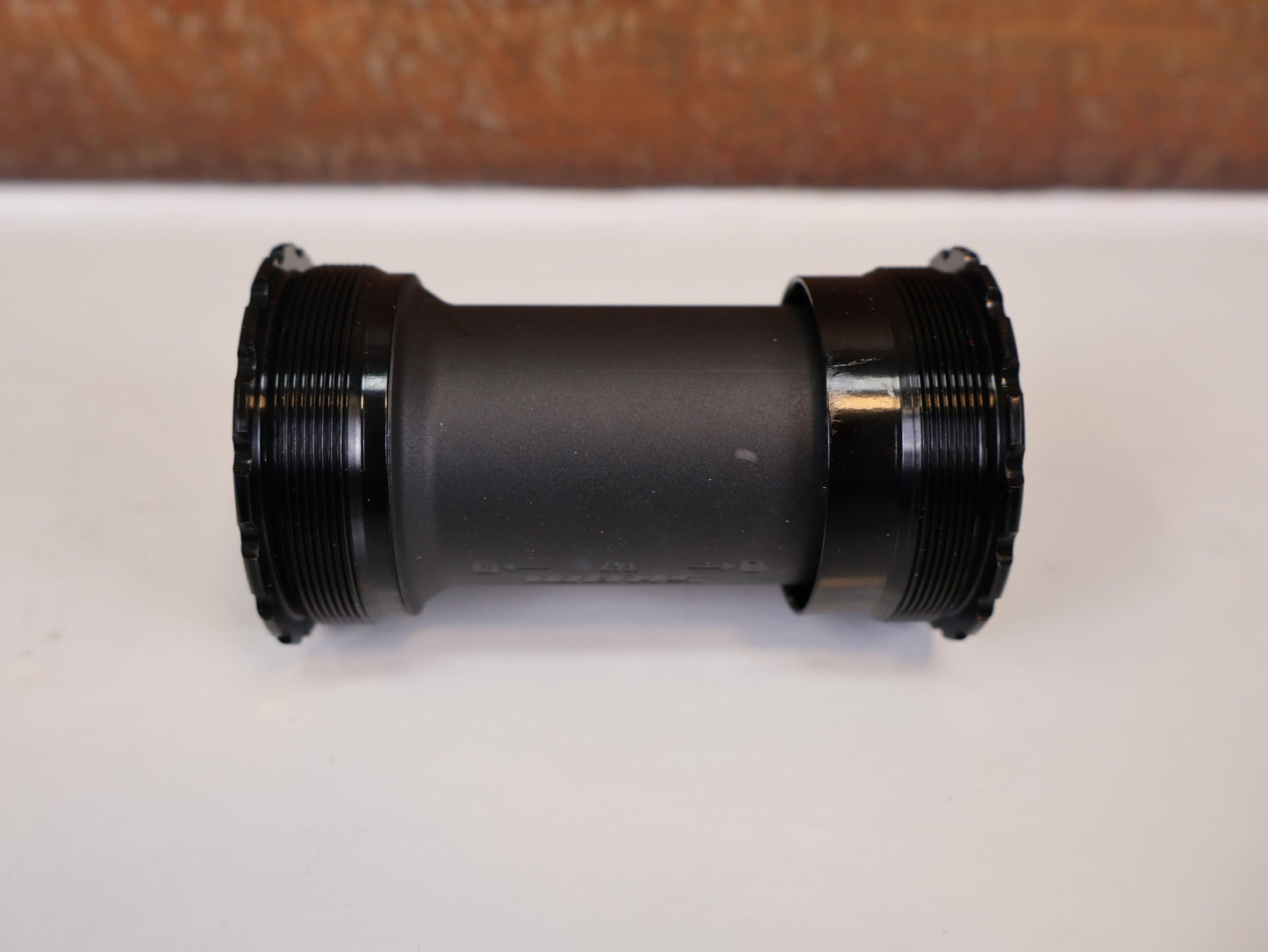 Innenlager von Sram, SRAM T47 DUB ROAD INNENLAGER / 85,5MM / 00.6418.033.000 vor USEDBIKES - OB.DE Hintergrund