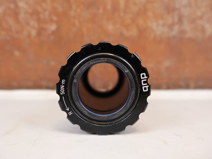 Innenlager von Sram, SRAM T47 DUB Road Innenlager 85.5mm Tretlager Geschraubt vor USEDBIKES-OB.DE Hintergrund