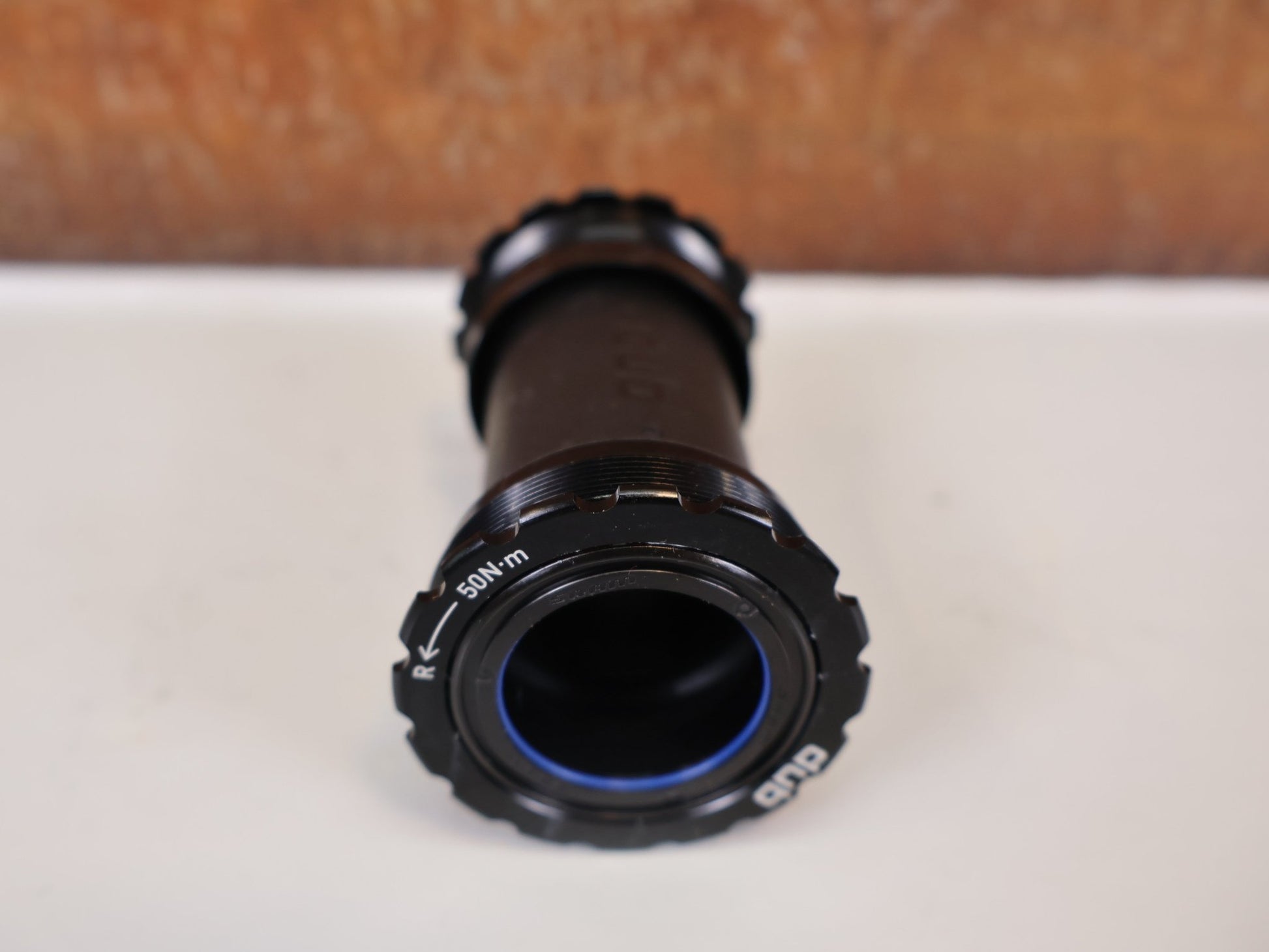Innenlager von Sram, SRAM T47 DUB ROAD WIDE INNENLAGER / 85,5MM / 00.6418.033.001 vor USEDBIKES - OB.DE Hintergrund
