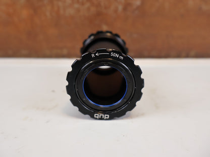 Innenlager von Sram, SRAM T47 DUB ROAD WIDE INNENLAGER 85,5MM INKL 5,5 & 2,5MM SPACER vor USEDBIKES-OB.DE Hintergrund