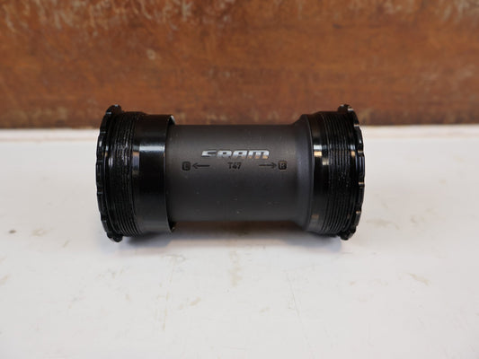 Innenlager von Sram, SRAM T47 DUB ROAD WIDE INNENLAGER 85,5MM INKL 5,5 & 2,5MM SPACER vor USEDBIKES-OB.DE Hintergrund