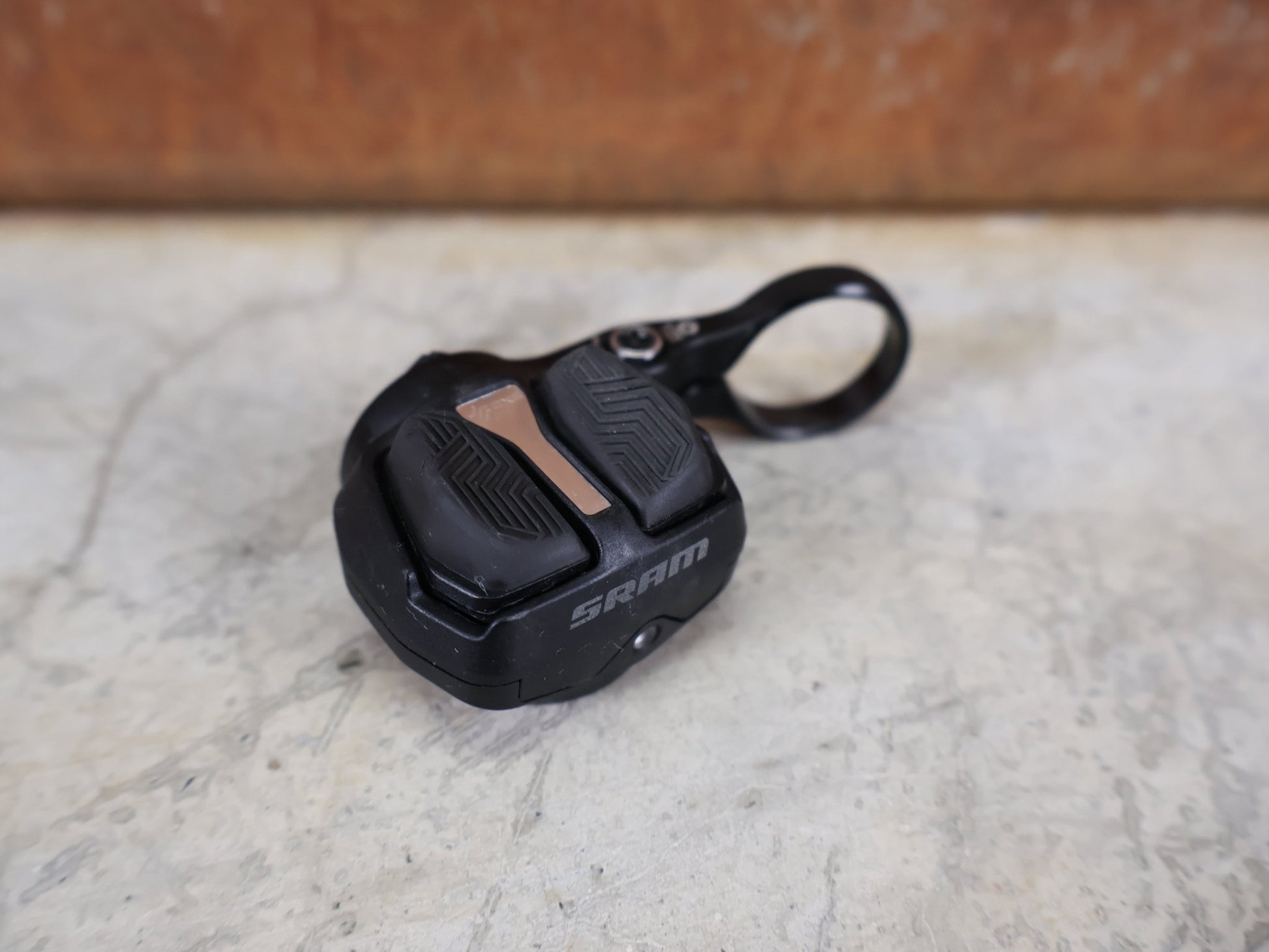 Schaltungsteile von Sram, SRAM ULTIMATE CONTROLLER POD AXS / SCHALTGRIFF 12 - FACH – WIRELESS vor USEDBIKES - OB.DE Hintergrund