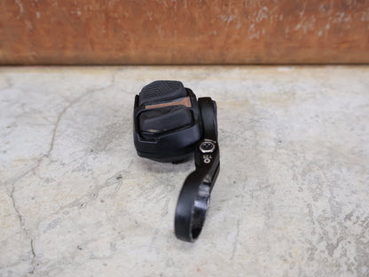 Schaltungsteile von Sram, SRAM ULTIMATE CONTROLLER POD AXS / SCHALTGRIFF 12 - FACH – WIRELESS vor USEDBIKES - OB.DE Hintergrund