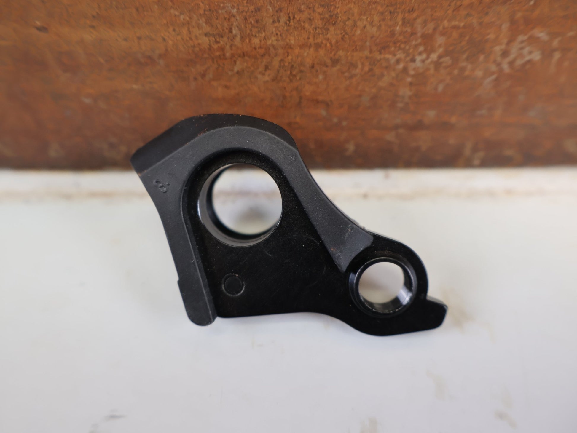 Zubehör von Sram, SRAM UNIVERSAL SCHALTAUGE UDH MTB / E-MTB SCHWARZ vor USEDBIKES-OB.DE Hintergrund