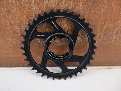 Kettenblatt von Sram, SRAM X SYNC 2 KETTENBLATT 6 MM OFFSET 34T / 36T / 3 BOLT vor USEDBIKES-OB.DE Hintergrund