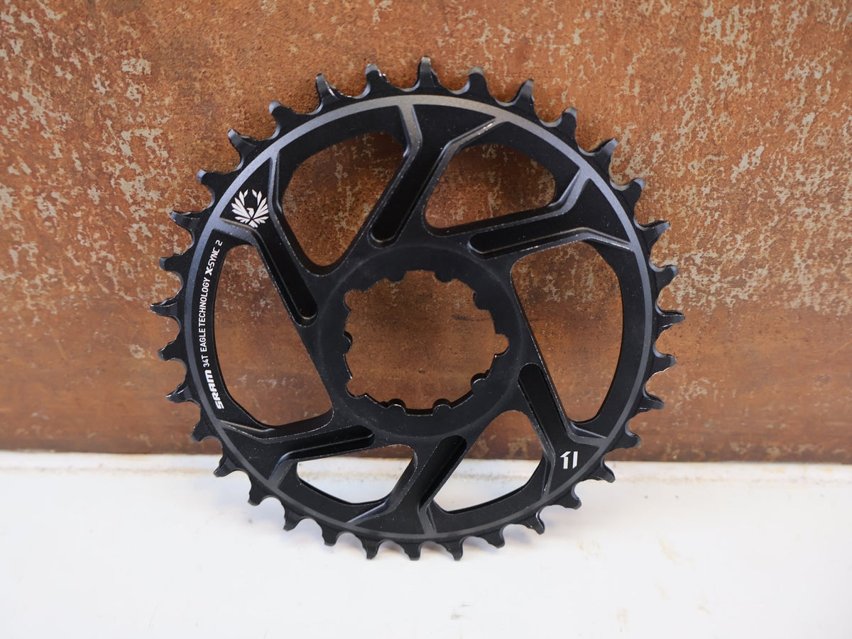 Kettenblatt von Sram, SRAM X SYNC 2 KETTENBLATT 6 MM OFFSET 34T / 36T / 3 BOLT vor USEDBIKES-OB.DE Hintergrund