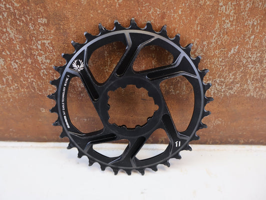 Kettenblatt von Sram, SRAM X SYNC 2 KETTENBLATT 6 MM OFFSET 34T / 36T / 3 BOLT vor USEDBIKES-OB.DE Hintergrund