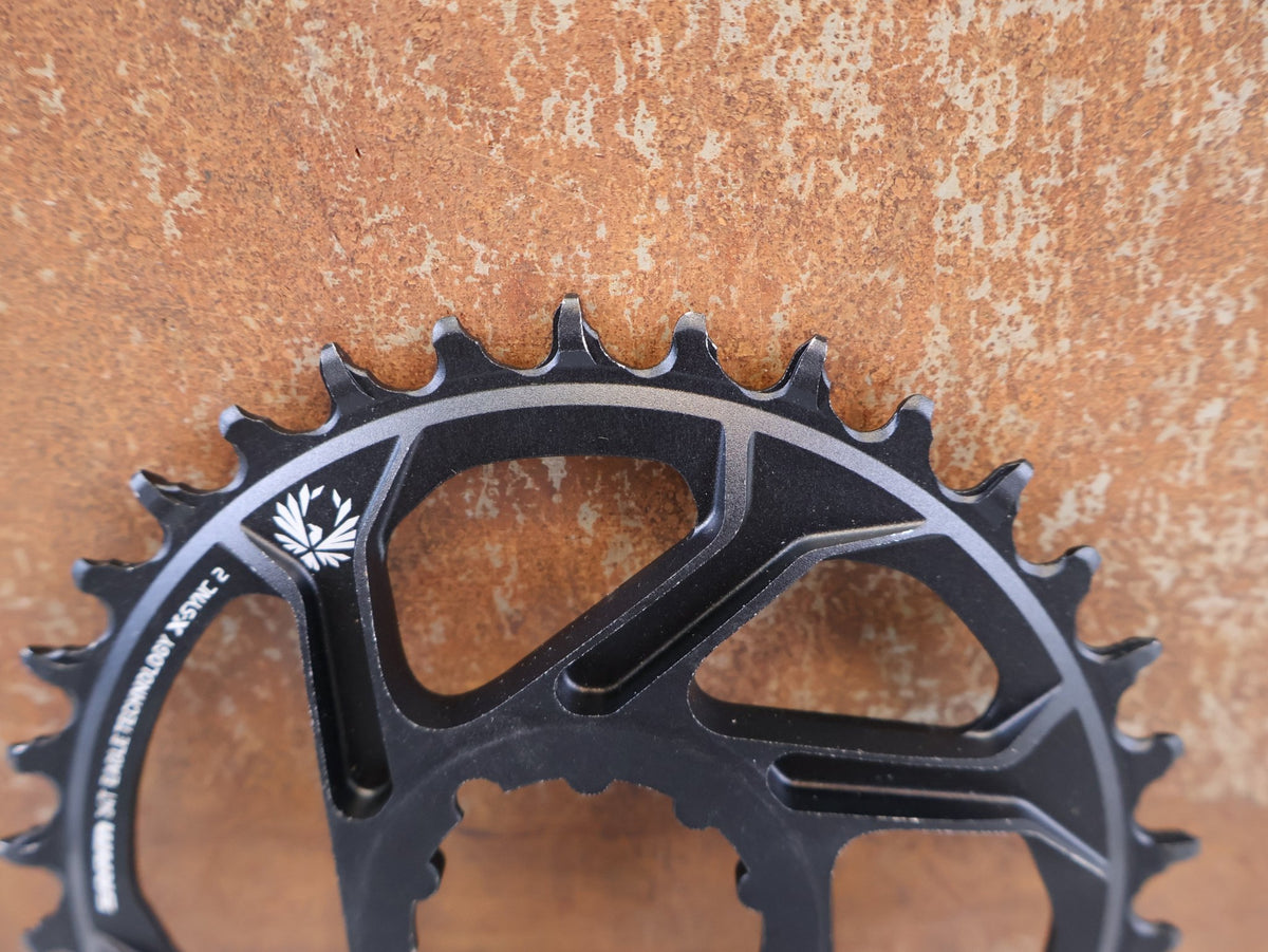 Kettenblatt von Sram, SRAM X SYNC 2 KETTENBLATT 6 MM OFFSET 34T / 36T / 3 BOLT vor USEDBIKES-OB.DE Hintergrund