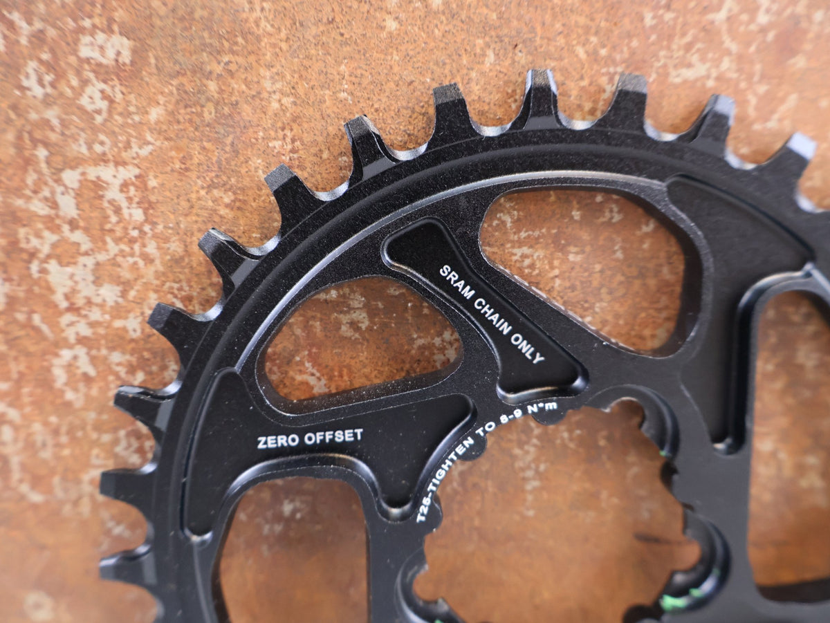 Kettenblatt von Sram, SRAM X-SYNC KETTENBLATT 11-FACH ROAD CX GRAVEL 11V vor USEDBIKES-OB.DE Hintergrund