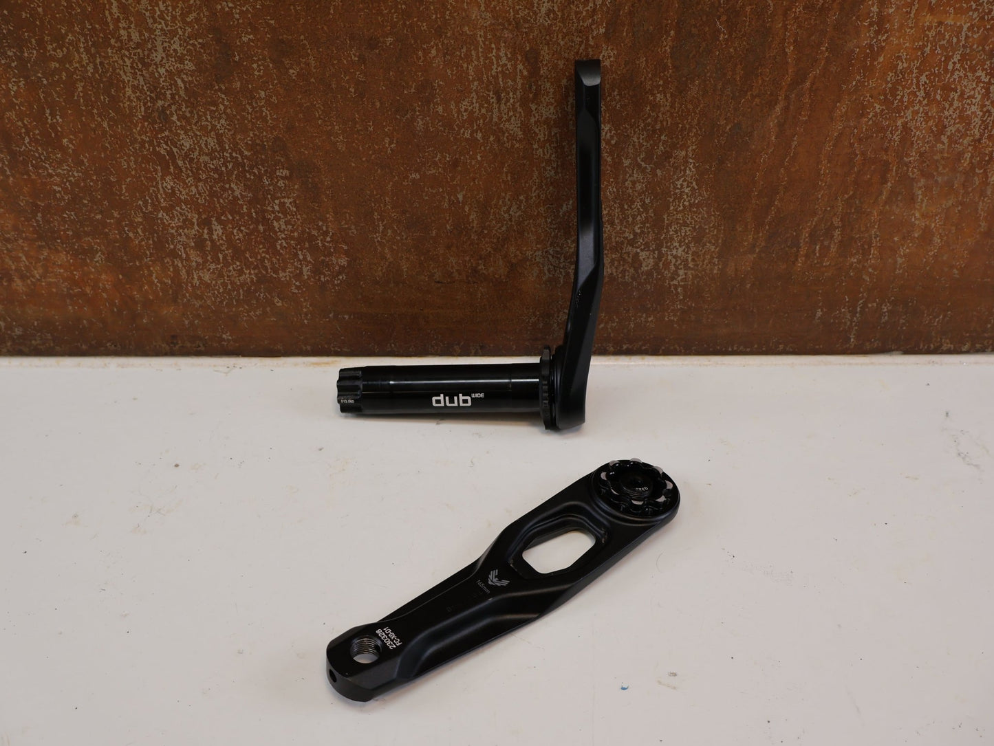 Kurbel von Sram, SRAM X0 EAGLE TRANSMISSION KURBELARME / T-TYPE / WIDE / 165 MM vor USEDBIKES-OB.DE Hintergrund