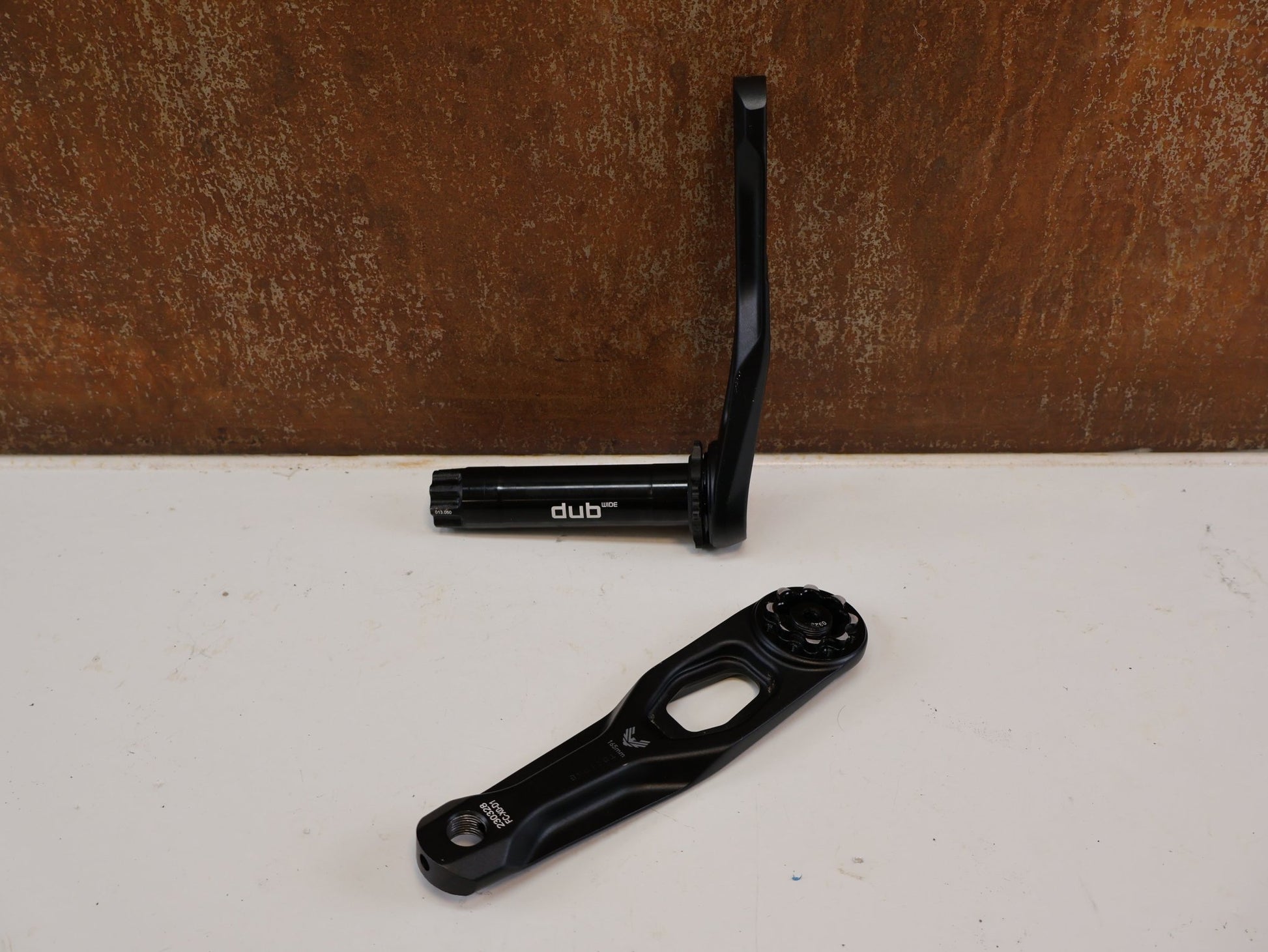 Kurbel von Sram, SRAM X0 EAGLE TRANSMISSION KURBELARME / T-TYPE / WIDE / 165 MM vor USEDBIKES-OB.DE Hintergrund