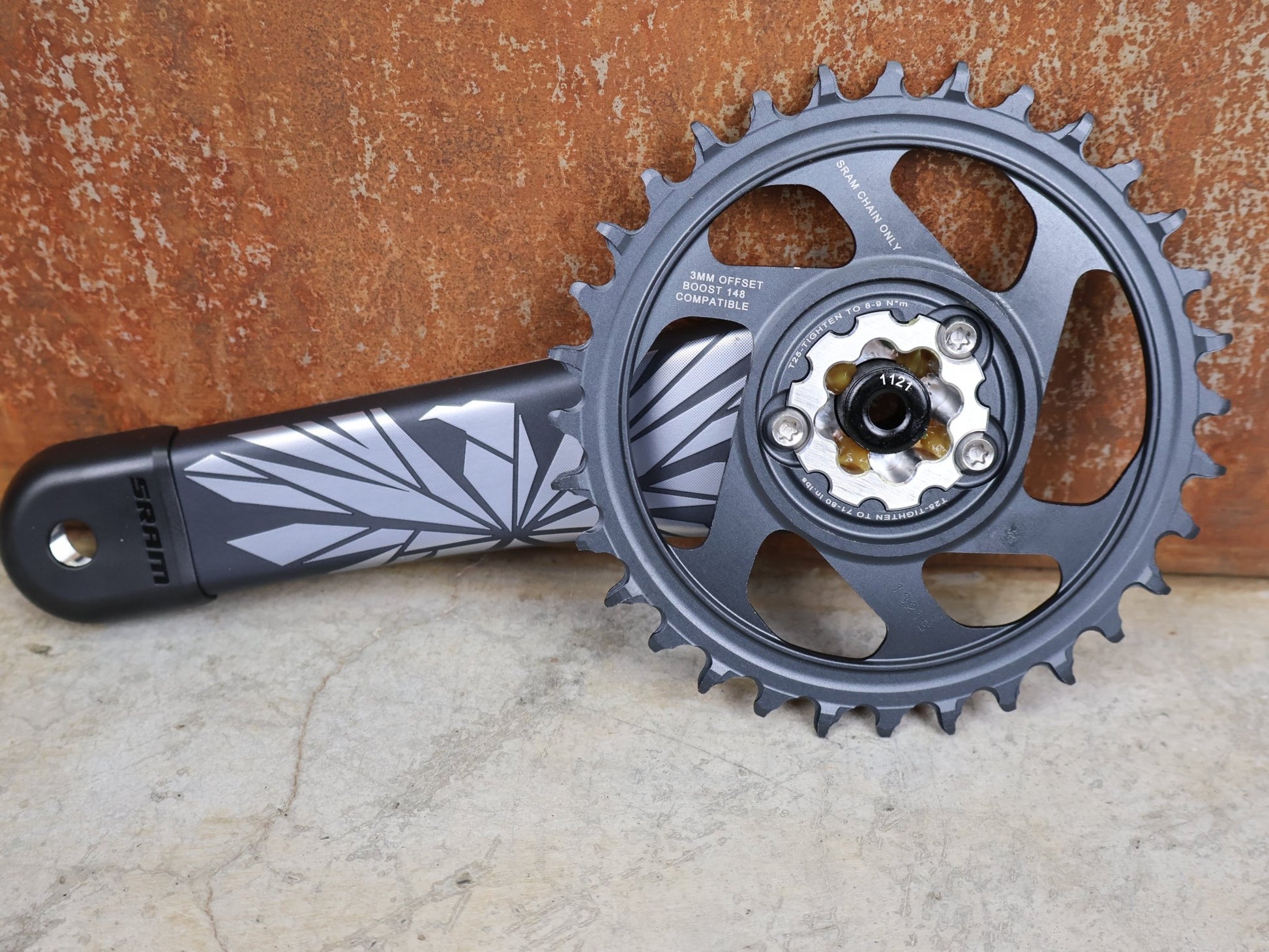 Schaltungsteile von Sram, SRAM X01 EAGLE DUB BOOST KURBELGARNITUR 32T / 170 MM – CARBON LUNAR / MTB 12 - FACH vor USEDBIKES - OB.DE Hintergrund