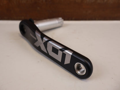 Kurbel von Sram, SRAM X01 EAGLE DUB CARBON KURBELARM LINKS 170 MM LUNAR vor USEDBIKES-OB.DE Hintergrund