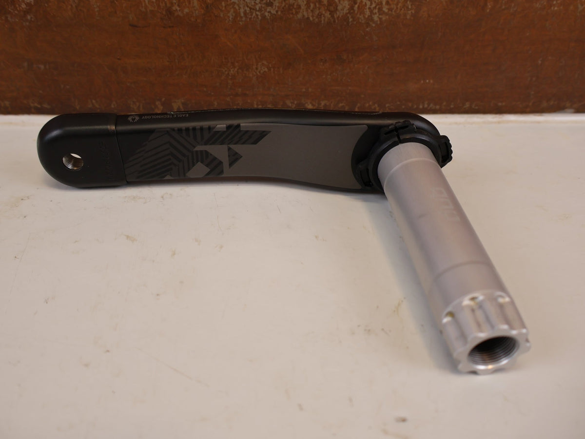 Kurbel von Sram, SRAM X01 EAGLE DUB KURBELARM LINKS 165 MM CARBON vor USEDBIKES-OB.DE Hintergrund
