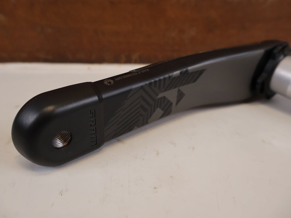 Kurbel von Sram, SRAM X01 EAGLE DUB KURBELARM LINKS 165 MM CARBON vor USEDBIKES-OB.DE Hintergrund